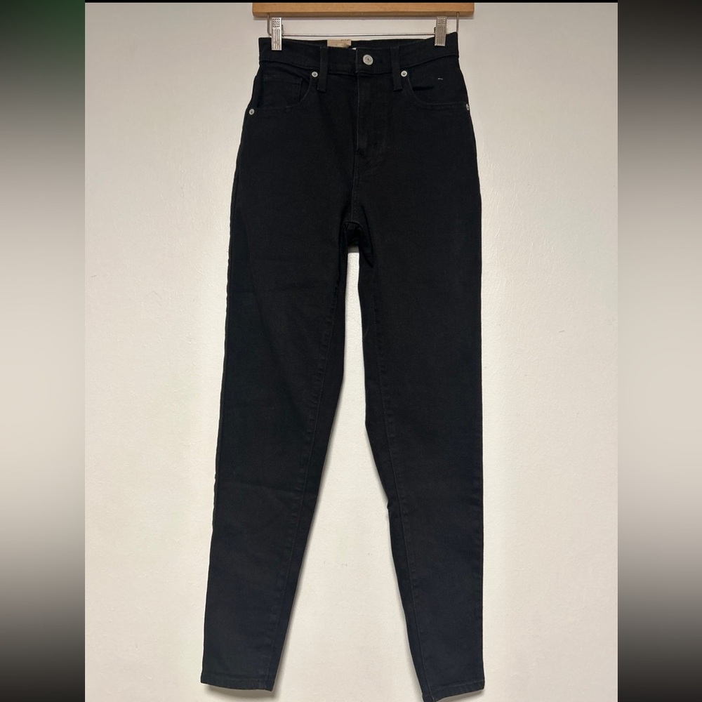 🍂SALE NWT Levi Black High Waisted Mom Jeans size 24 - Picture 2 of 5